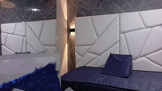 pettymoon1 online show from 11.26.25