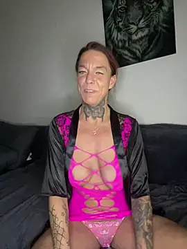 SexyInkedMiilfxx online show from 12.17.25