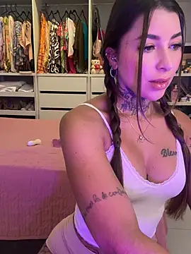 thauanydemontie online show from 05.26.26