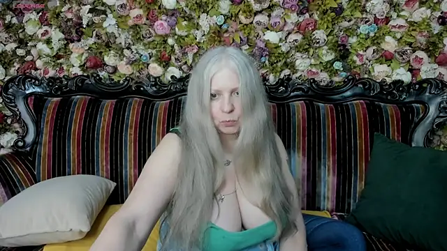 Snapshot of mariabelladonna chatting on 06.10.26 mariabelladonna online show from 06.10.26