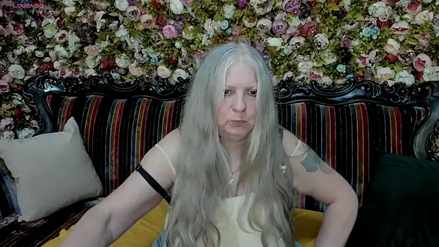 Snapshot of mariabelladonna chatting on 06.19.26 mariabelladonna online show from 06.19.26