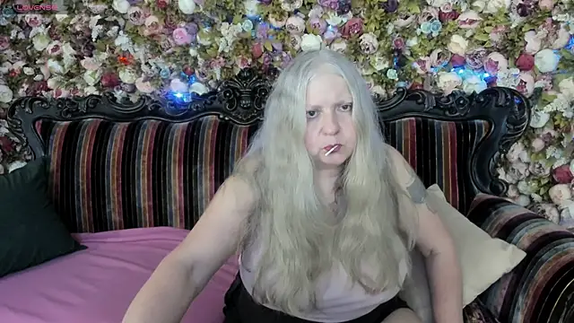 Snapshot of mariabelladonna chatting on 07.15.26 mariabelladonna online show from 07.15.26