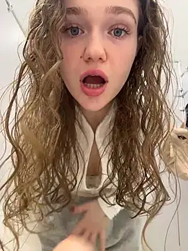 Snapshot of RussianWoman chatting on 04.27.26 RussianWoman online show from 04.27.26