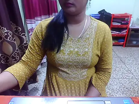 Snapshot of TwinRose2000 chatting on 12.14.25 TwinRose2000 online show from 12.14.25