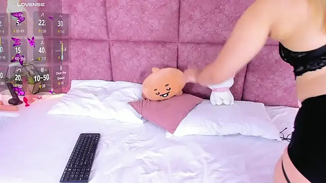 NathalieRoss1 online show from 04.10.26