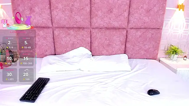 NathalieRoss1 online show from 04.17.26