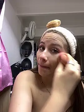 MiaWhiteBunny online show from 05.02.26