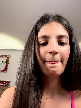 Snapshot of SophiaNazari chatting on 11.28.25 SophiaNazari online show from 11.28.25