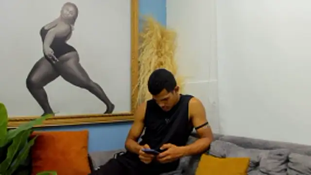 Snapshot of maikol_twinkx chatting on 12.02.25 maikol twinkx online show from 12.02.25