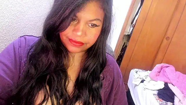Snapshot of ebonycamelia chatting on 04.25.26 ebonycamelia online show from 04.25.26