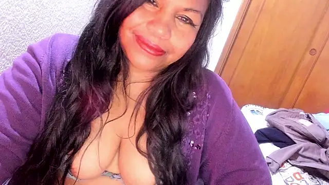 Snapshot of ebonycamelia chatting on 04.26.26 ebonycamelia online show from 04.26.26