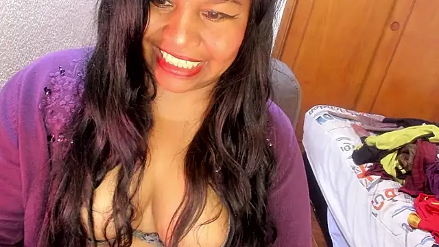 Snapshot of ebonycamelia chatting on 04.27.26 ebonycamelia online show from 04.27.26