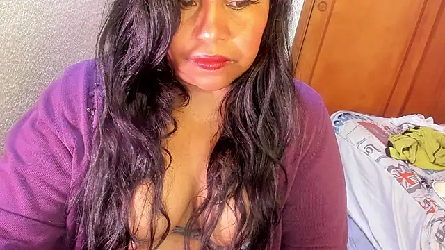 Snapshot of ebonycamelia chatting on 04.30.26 ebonycamelia online show from 04.30.26