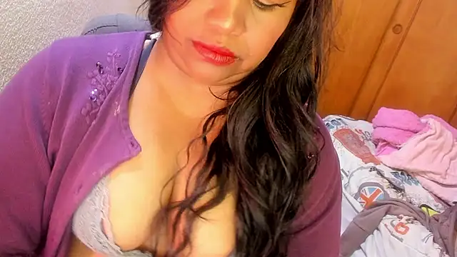 Snapshot of ebonycamelia chatting on 05.06.26 ebonycamelia online show from 05.06.26