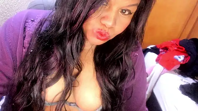 Snapshot of ebonycamelia chatting on 05.08.26 ebonycamelia online show from 05.08.26