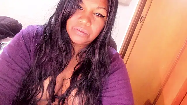 Snapshot of ebonycamelia chatting on 05.11.26 ebonycamelia online show from 05.11.26