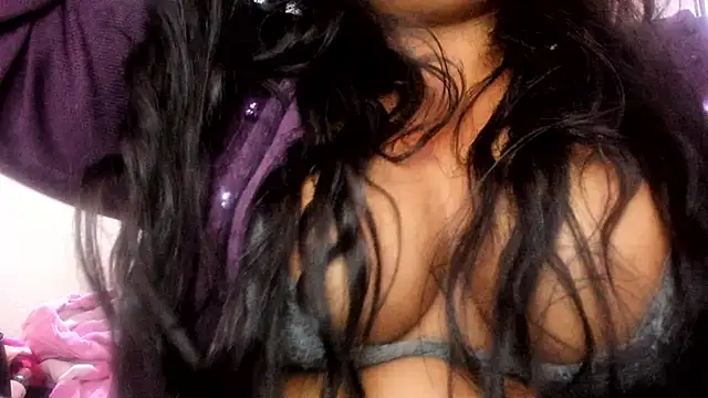 Snapshot of ebonycamelia chatting on 05.19.26 ebonycamelia online show from 05.19.26