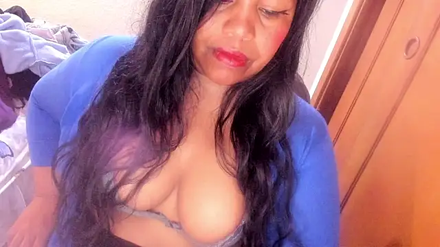 Snapshot of ebonycamelia chatting on 05.20.26 ebonycamelia online show from 05.20.26