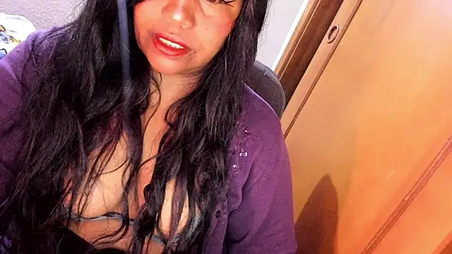 Snapshot of ebonycamelia chatting on 05.26.26 ebonycamelia online show from 05.26.26