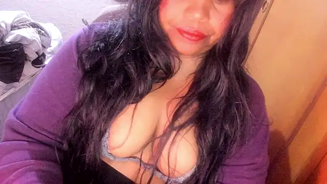 Snapshot of ebonycamelia chatting on 05.27.26 ebonycamelia online show from 05.27.26