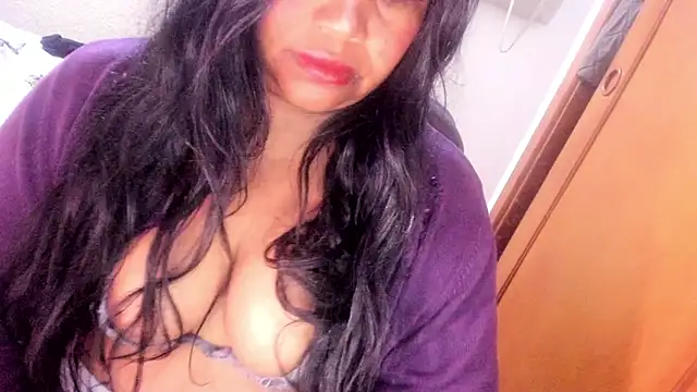 Snapshot of ebonycamelia chatting on 05.28.26 ebonycamelia online show from 05.28.26