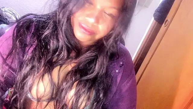 Snapshot of ebonycamelia chatting on 05.29.26 ebonycamelia online show from 05.29.26