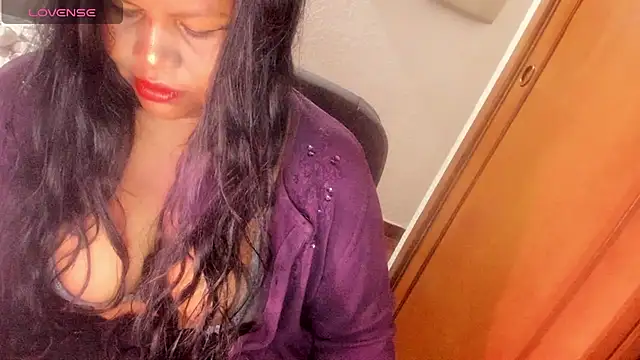 Snapshot of ebonycamelia chatting on 07.26.26 ebonycamelia online show from 07.26.26