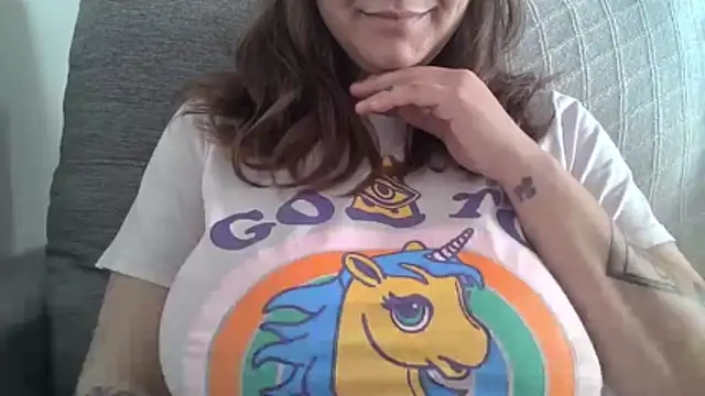 Snapshot of xxxluana chatting on 04.28.26 xxxluana online show from 04.28.26