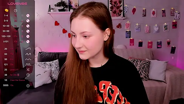 Snapshot of velvet_cherry_ chatting on 04.25.26 velvet cherry online show from 04.25.26
