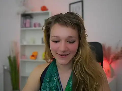 Snapshot of cute_brutality chatting on 06.18.26 cute brutality online show from 06.18.26