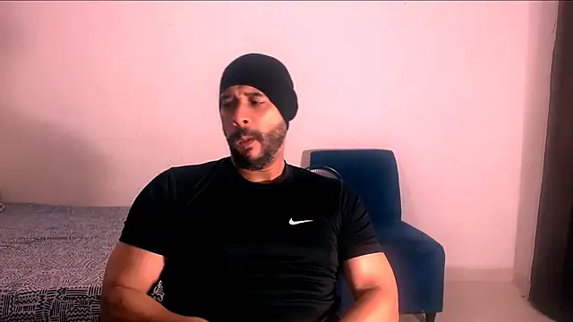 Snapshot of musclehetero chatting on 11.19.25 musclehetero online show from 11.19.25