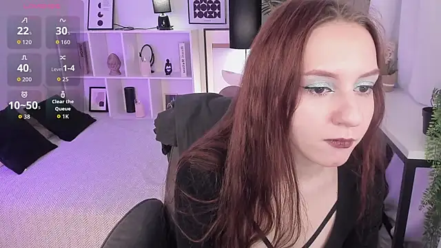 Snapshot of BeautifulSnake chatting on 12.03.25 BeautifulSnake online show from 12.03.25