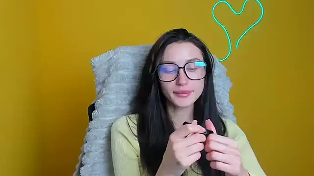 Snapshot of Stella_XO chatting on 12.04.25 Stella XO online show from 12.04.25