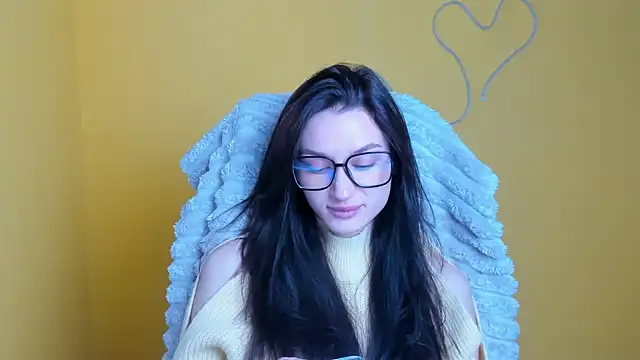 Snapshot of Stella_XO chatting on 12.05.25 Stella XO online show from 12.05.25