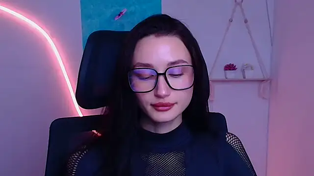 Snapshot of Stella_XO chatting on 12.18.25 Stella XO online show from 12.18.25