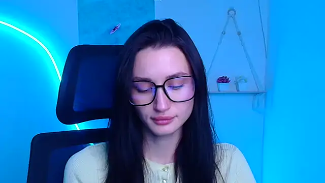 Snapshot of Stella_XO chatting on 12.19.25 Stella XO online show from 12.19.25