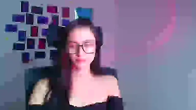 Snapshot of Stella_XO chatting on 12.20.25 Stella XO online show from 12.20.25