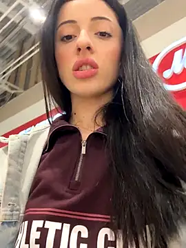 Snapshot of Lilitoppp chatting on 11.20.25 Lilitoppp online show from 11.20.25