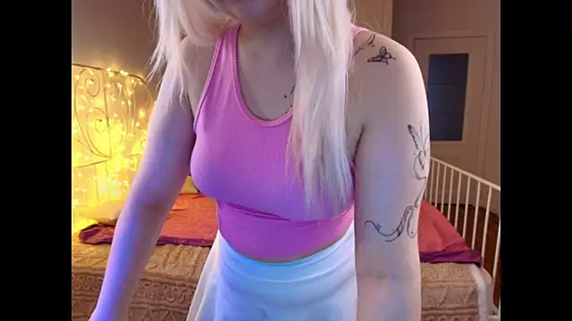 Snapshot of angelicaya chatting on 11.27.25 angelicaya online show from 11.27.25