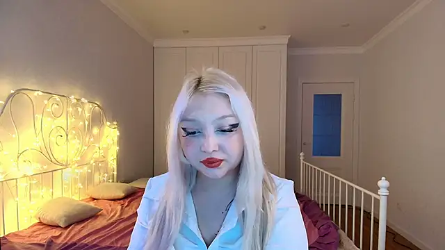 Snapshot of angelicaya chatting on 11.28.25 angelicaya online show from 11.28.25