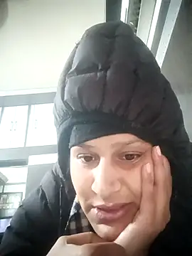 Snapshot of Ariana101 chatting on 11.30.25 Ariana101 online show from 11.30.25