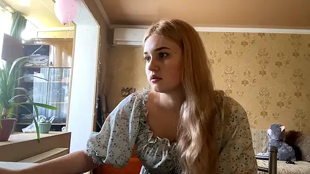 Snapshot of Malley_Saunds chatting on 11.25.25 Malley Saunds online show from 11.25.25