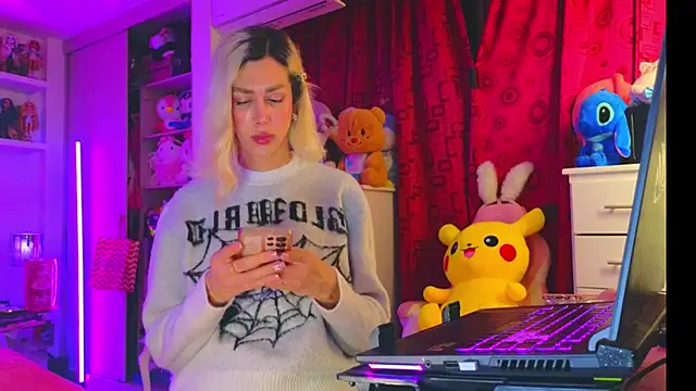 Snapshot of MadamBarbiee chatting on 12.01.25 MadamBarbiee online show from 12.01.25