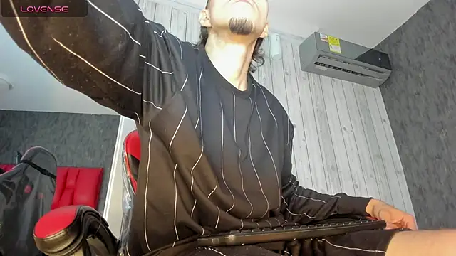 Snapshot of yeikoox chatting on 11.21.25 yeikoox online show from 11.21.25