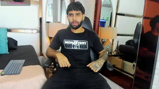 Jesuss77  online show from 11.26.25