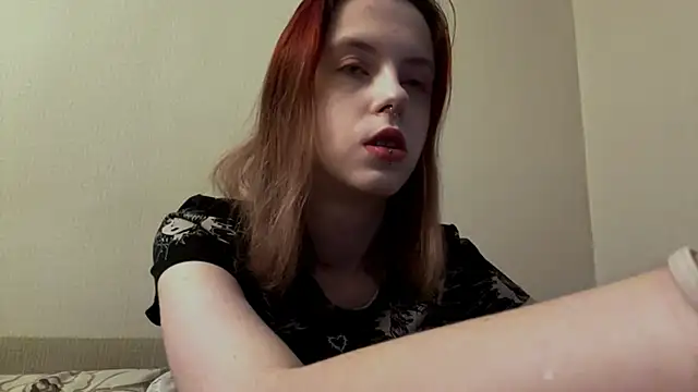 Snapshot of LulyClouds chatting on 12.01.25 LulyClouds online show from 12.01.25