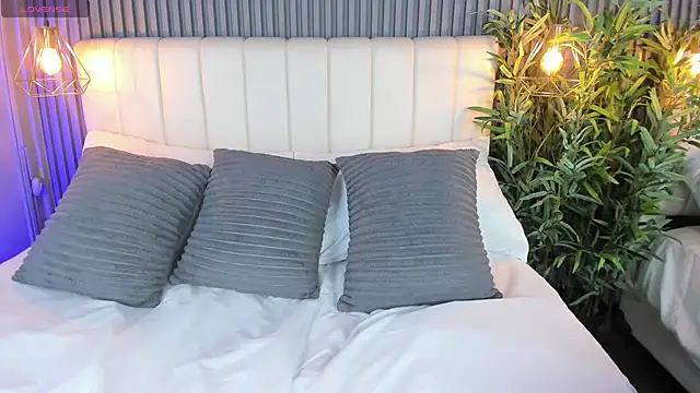 Snapshot of JulianaCord_ chatting on 11.26.25 JulianaCord online show from 11.26.25