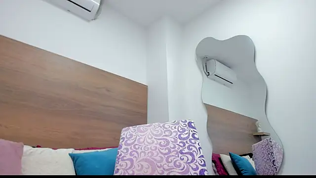 selenaflamemj online show from 04.15.26