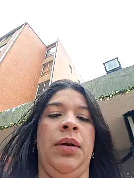 Layla-daring online show from 12.22.25