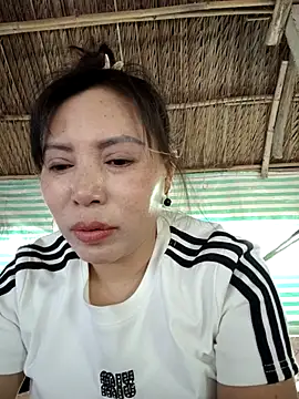 Snapshot of akura-03 chatting on 11.29.25 akura-03 online show from 11.29.25